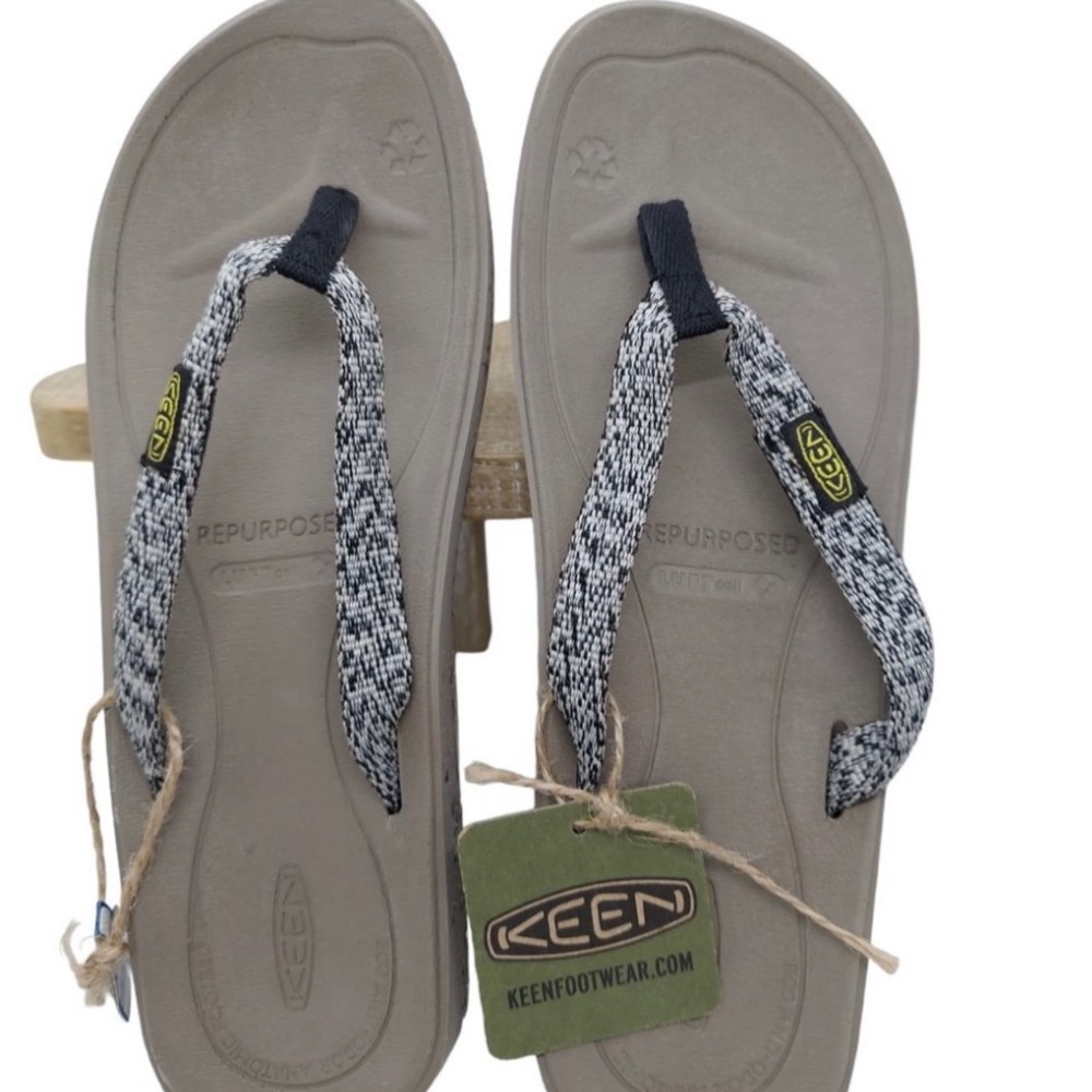 KEEN Women’s Harvest Flip Flop Thong Sandals Sz.9 NEW